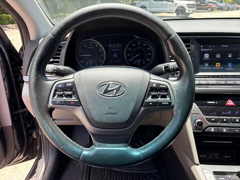 Used 2017 Hyundai Elantra Limited FWD image 18