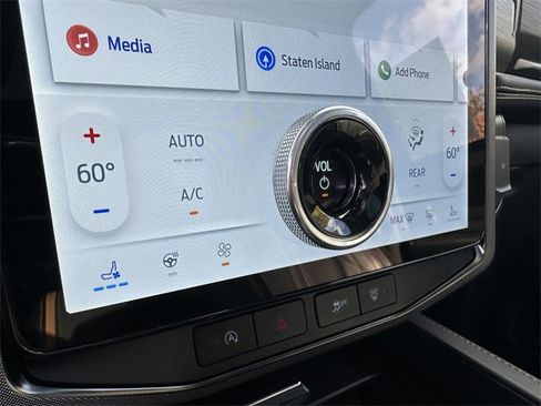 Certified 2024 Ford Expedition Max Platinum image 23