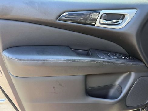Used 2020 Nissan Pathfinder S AWD/4WD image 22