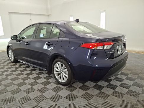 Used 2024 Toyota Corolla LE w/ LE Convenience Package FWD image 21