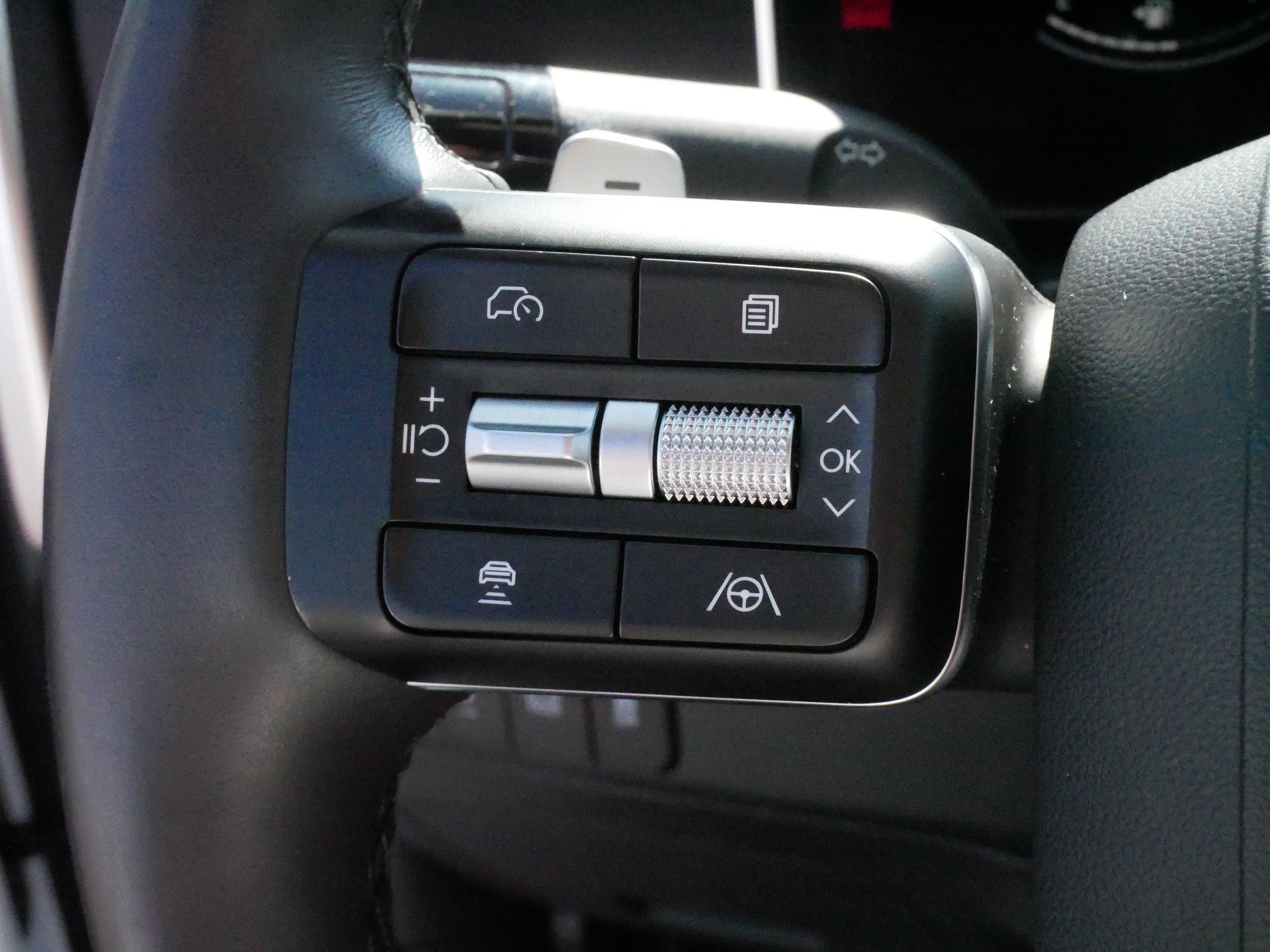 Used 2025 Hyundai Santa Fe SEL AWD/4WD image 25