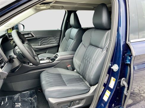 New 2025 Mitsubishi Outlander SEL image 22