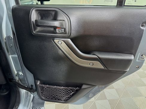 Used 2015 Jeep Wrangler Unlimited Sport image 25