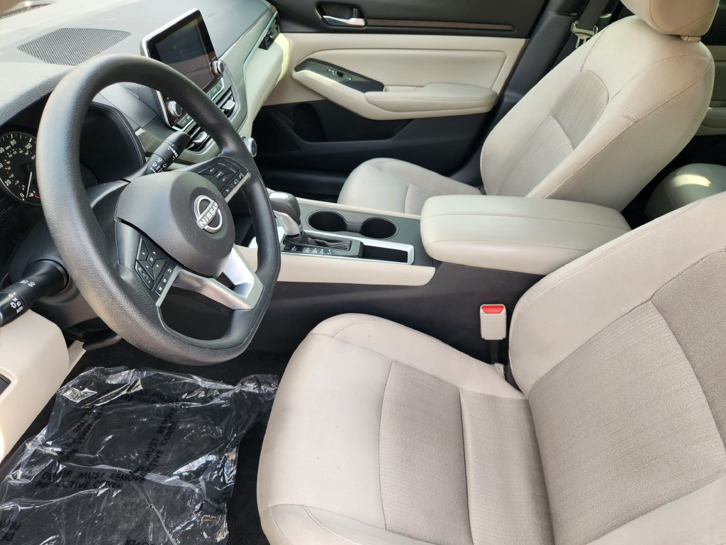 Used 2025 Nissan Altima 2.5 SV FWD image 13