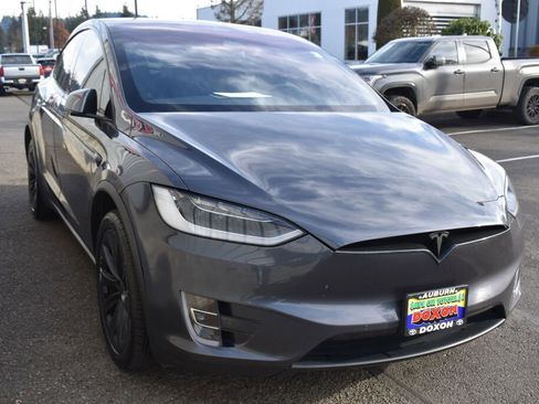 Used 2017 Tesla Model X 75D image 3