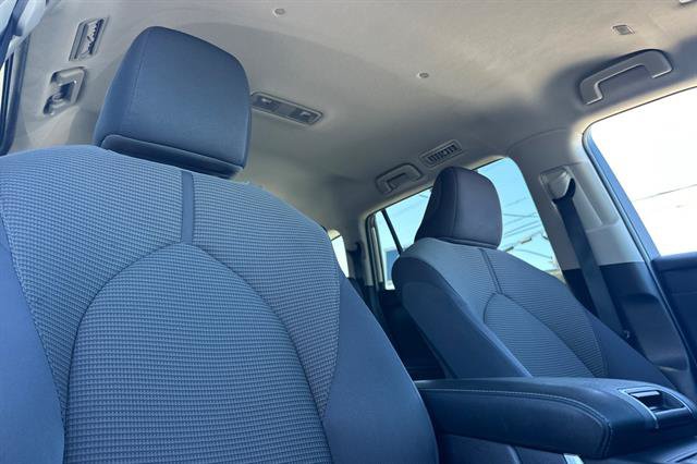 Used 2024 Toyota Highlander LE AWD/4WD image 19