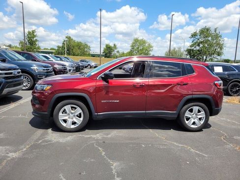 Used 2022 Jeep Compass Latitude image 4