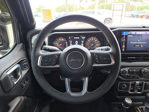 Used 2024 Jeep Wrangler Unlimited Sahara AWD/4WD image 14