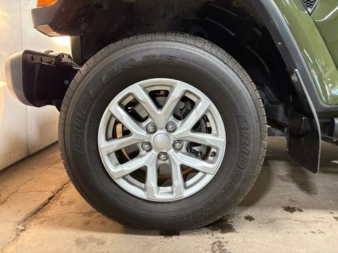 Used 2023 Jeep Gladiator Sport image 27