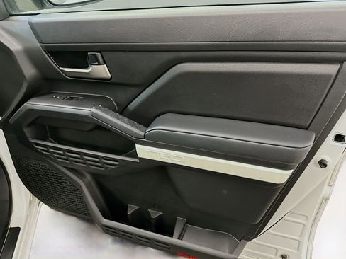 Used 2024 Toyota Tacoma TRD Off-Road image 33