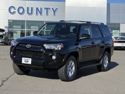 Used 2020 Toyota 4Runner SR5 image 2
