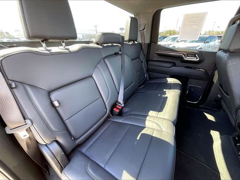 Used 2024 GMC Sierra 1500 SLT image 15