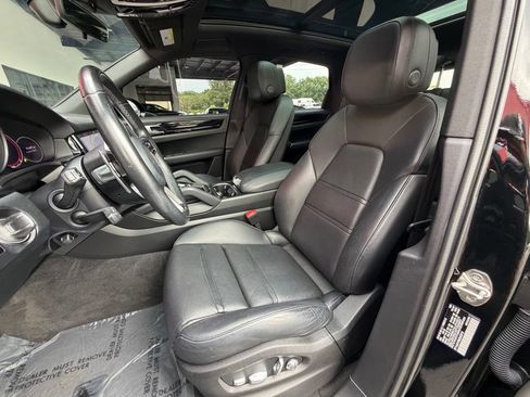 Used 2021 Porsche Cayenne AWD/4WD image 34