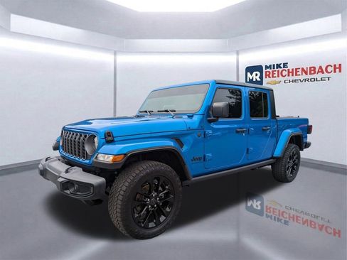 Used 2025 Jeep Gladiator Sport AWD/4WD image 8