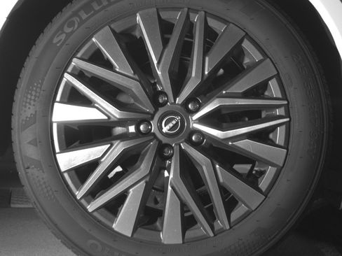 Used 2025 Nissan Altima 2.5 SV FWD image 15