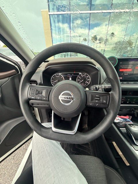Used 2021 Nissan Rogue S FWD image 2