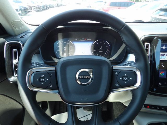 Used 2019 Volvo XC40 T5 Momentum AWD/4WD image 17
