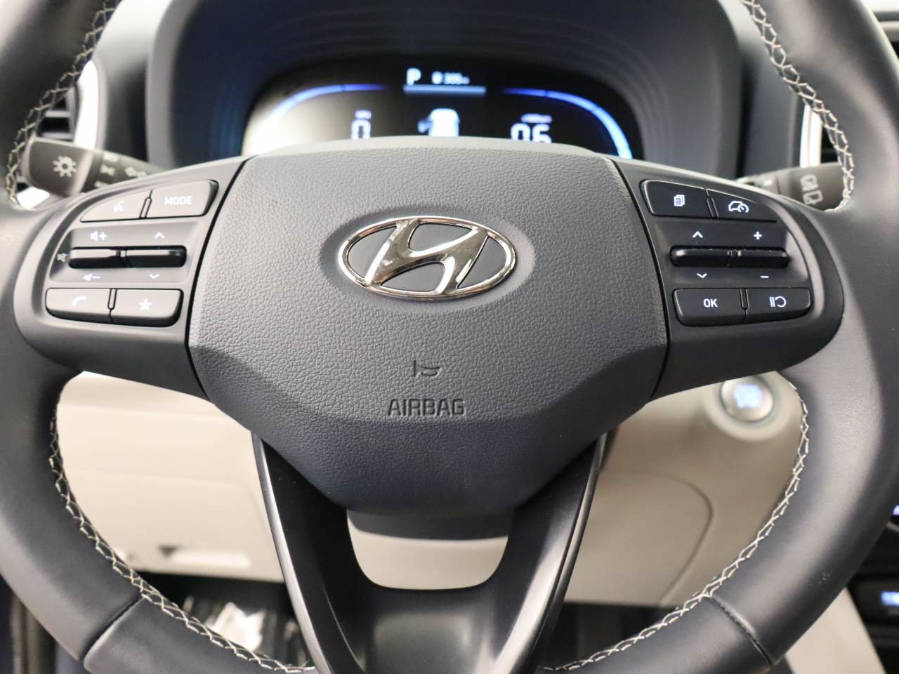 Used 2026 Hyundai Venue SEL FWD image 13