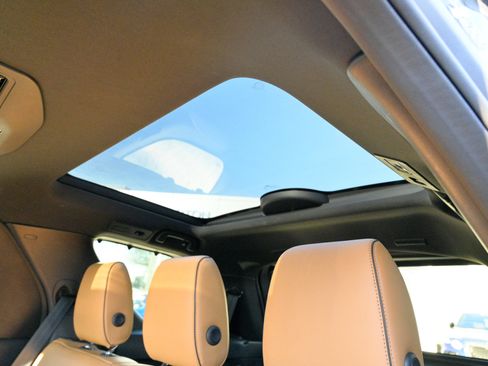 Used 2019 Land Rover Discovery HSE image 42