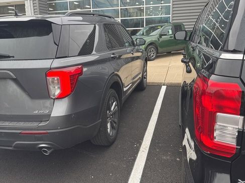 Used 2022 Ford Explorer XLT w/ Equipment Group 202A image 5