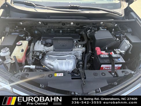 Used 2018 Toyota RAV4 LE image 33