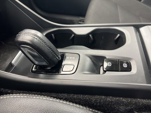 Used 2020 Volvo XC40 T5 Momentum w/ Protection Package Premier image 24