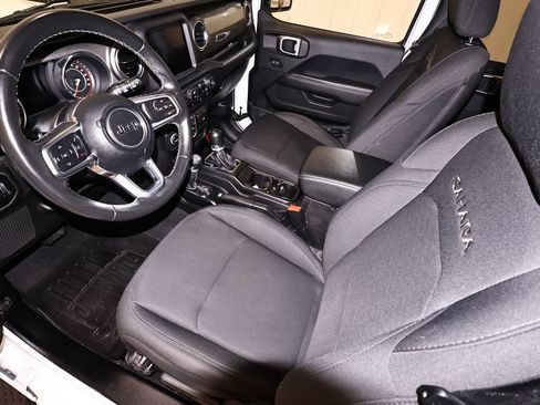 Used 2019 Jeep Wrangler Unlimited Sahara w/ Uconnect 4C Nav & Sound Group AWD/4WD image 28
