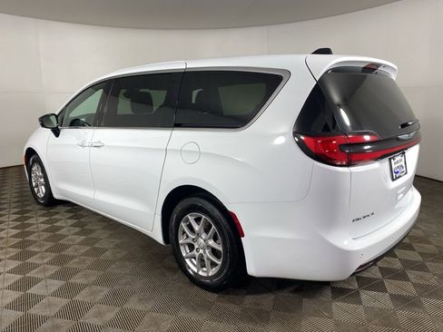 Used 2026 Chrysler Pacifica Select FWD image 26