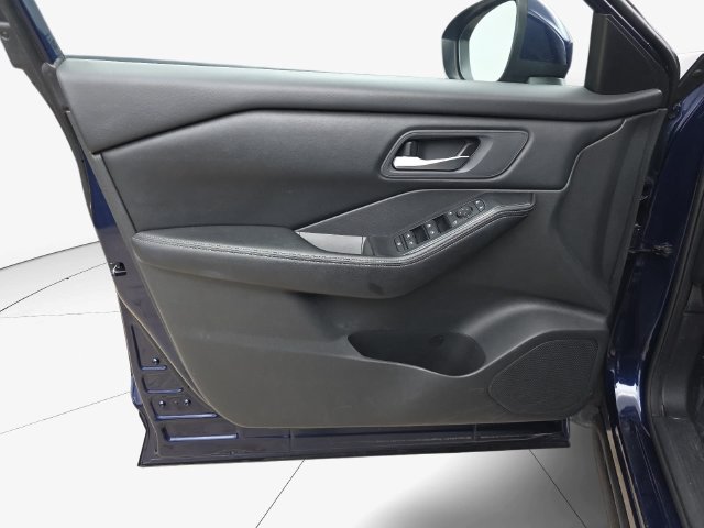 Used 2025 Nissan Rogue SV FWD image 26