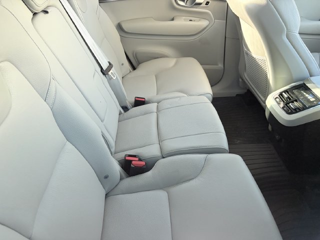 Used 2023 Volvo XC90 B6 Plus w/ Protection Package Premier AWD/4WD image 7