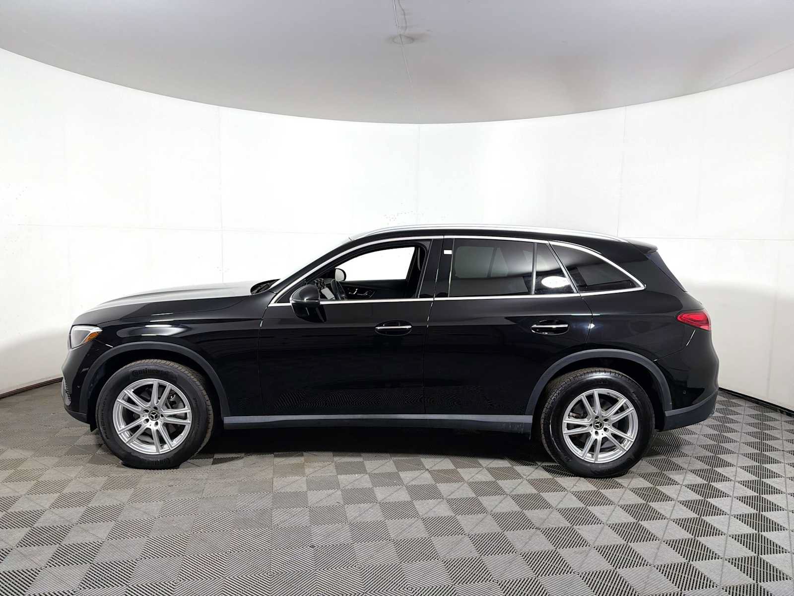 Used 2023 Mercedes-Benz GLC 300 4MATIC image 4