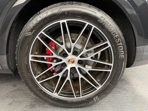 Certified 2025 Porsche Cayenne S AWD/4WD image 14