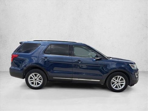 Used 2016 Ford Explorer XLT w/ Equipment Group 202A FWD image 6