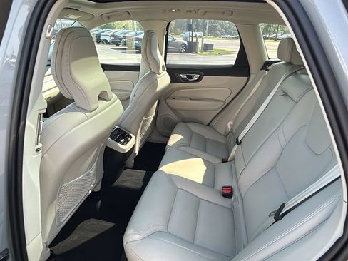 Certified 2025 Volvo XC60 B5 Ultra AWD/4WD image 9