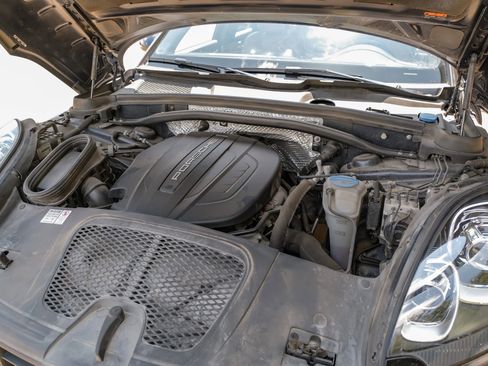 Used 2018 Porsche Macan image 49