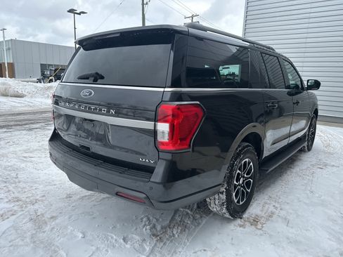 Used 2024 Ford Expedition Max XLT image 4