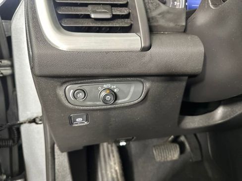 Used 2023 GMC Terrain SLE image 19