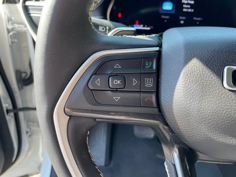 Used 2023 Jeep Grand Cherokee Altitude AWD/4WD image 18