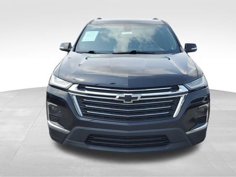 Used 2023 Chevrolet Traverse LT FWD image 2