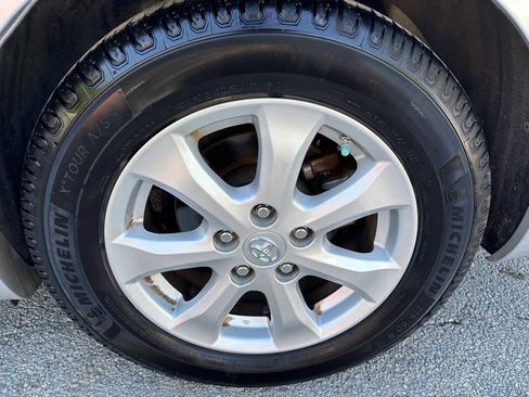 Used 2011 Toyota Camry LE w/ LE Extra-Value Pkg image 19