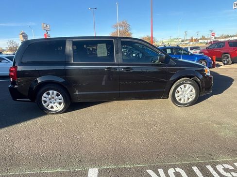 Used 2018 Dodge Grand Caravan SE w/ UConnect Hands-Free Group image 7