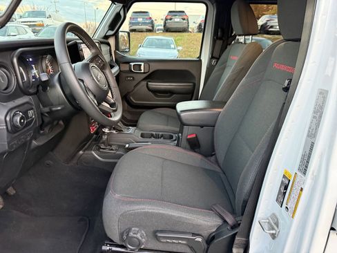 Used 2025 Jeep Wrangler Rubicon image 25