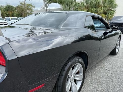 Used 2011 Dodge Challenger image 9