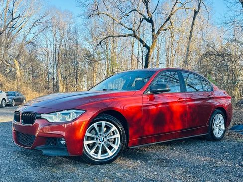 Used 2018 BMW 320i xDrive Sedan image 2