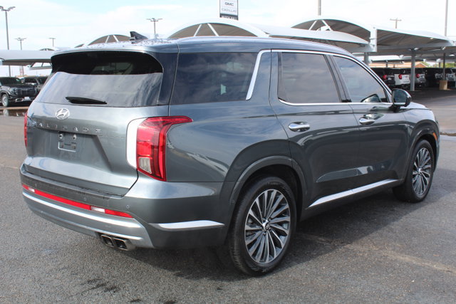 Used 2024 Hyundai Palisade Calligraphy FWD image 3