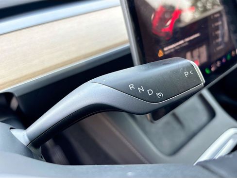 Used 2023 Tesla Model Y Long Range AWD/4WD image 17