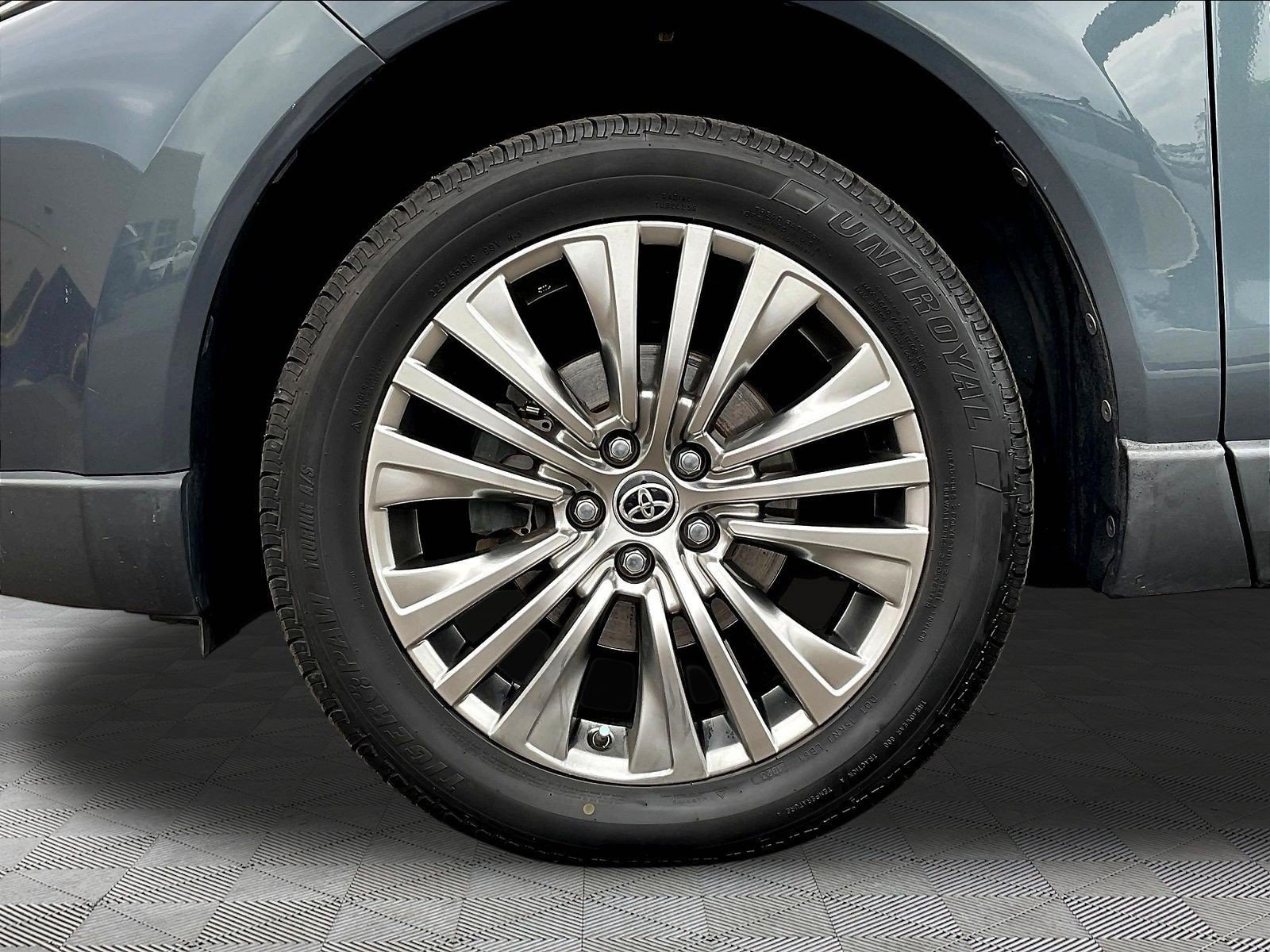 Used 2021 Toyota Venza Limited w/ Advanced Technology Package AWD/4WD image 34