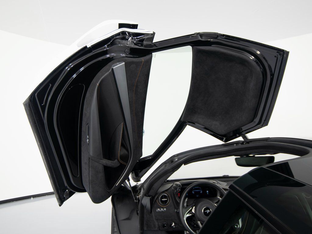 Used 2025 McLaren 750S RWD image 10