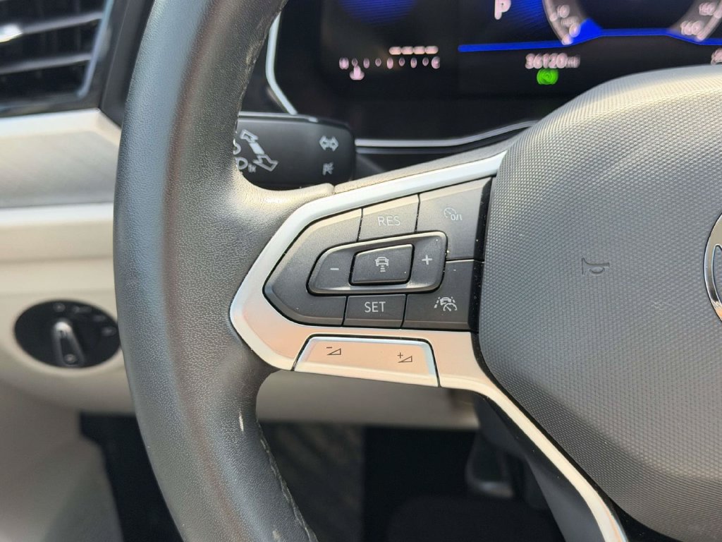 Used 2024 Volkswagen Jetta SE w/ Panoramic Sunroof Package FWD image 9