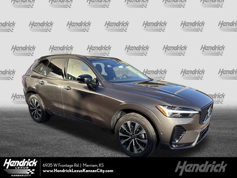 Used 2025 Volvo XC60 B5 Plus image 1